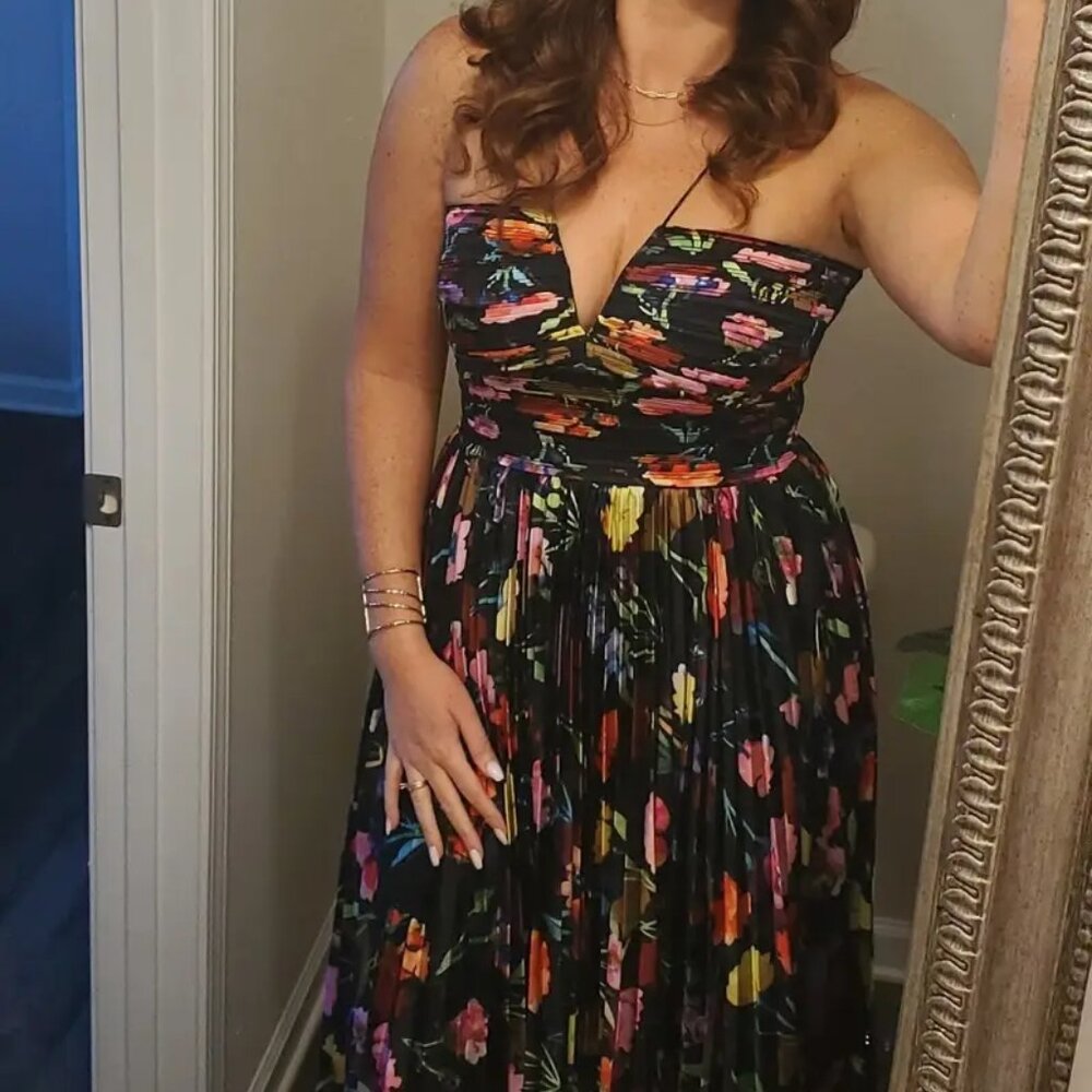 Aiifos Adriana pleated floral Gown Size 6 - Picture 4 of 10